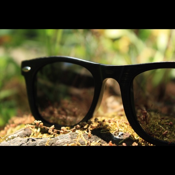 Handmade bamboo sunglasses with UV400 lenses. - Picture 5 of 6